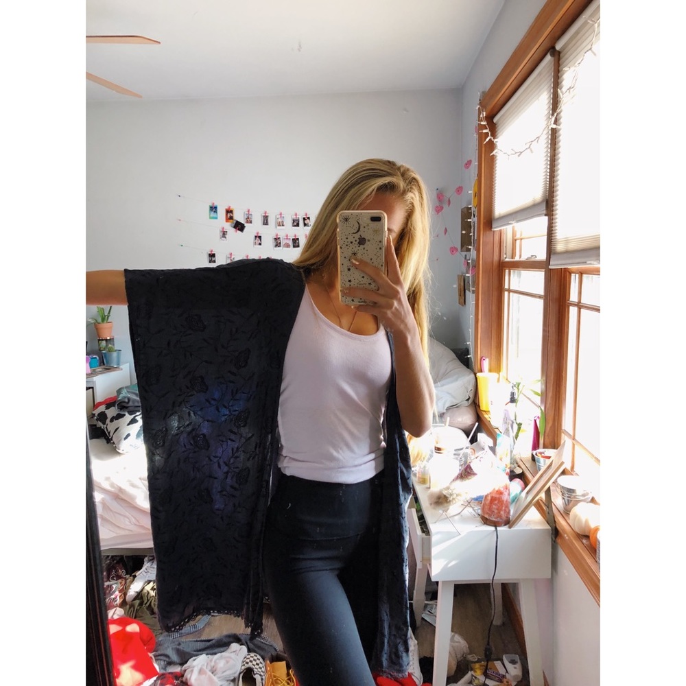 American Eagle navy, rose embroidered, kimono